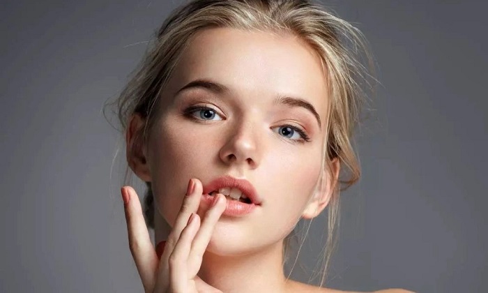 رژ لب نود در آرایش لایت