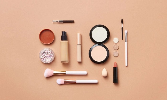 برای آرایش لایت به چه لوازم ارایشی نیاز داریم؟